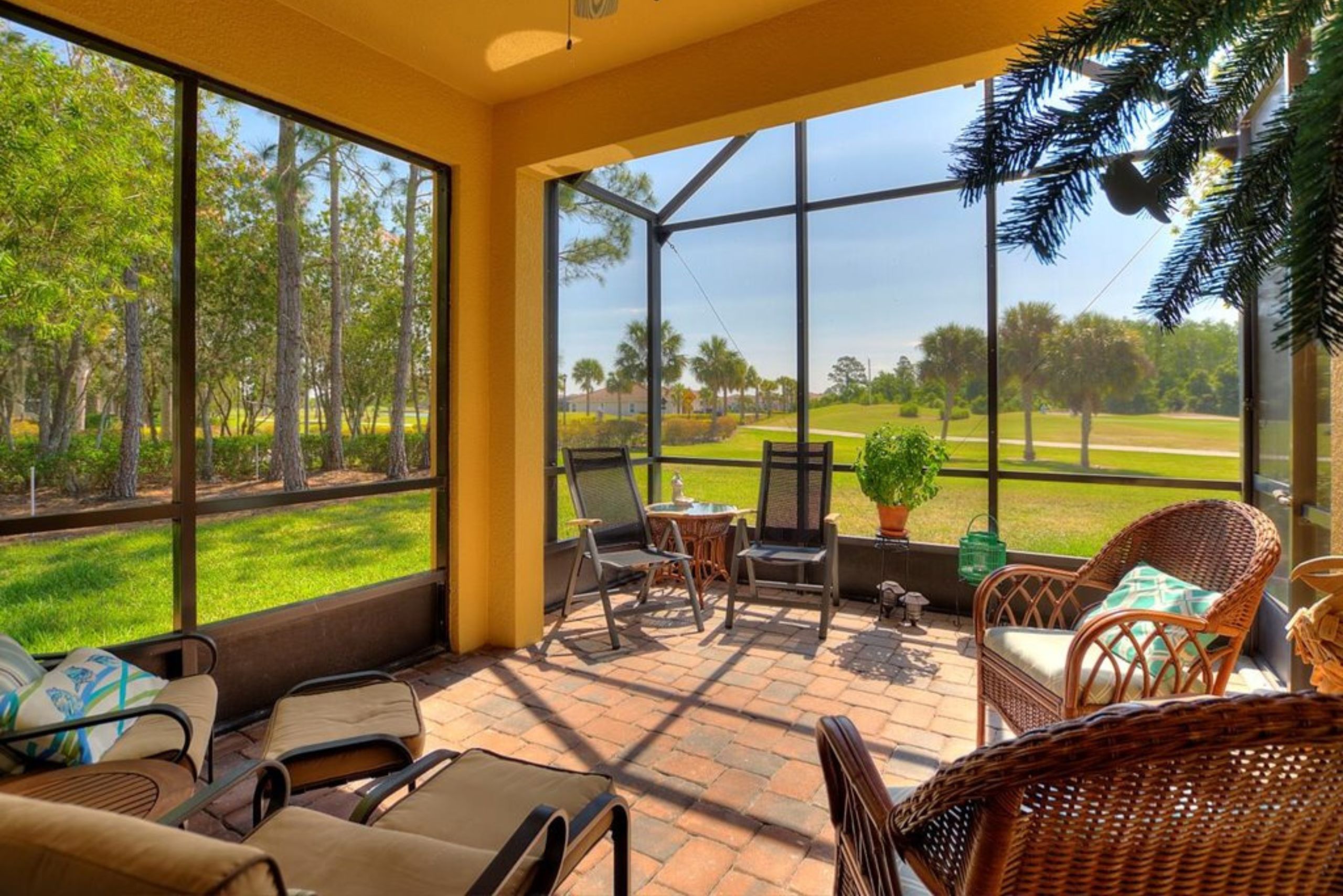 Overview of Buying a Florida Retirement Home With a Mortgage